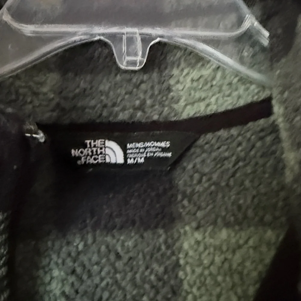 The North Face Buffalo Plaid Green and Black Half Zip Fleece. Sz M